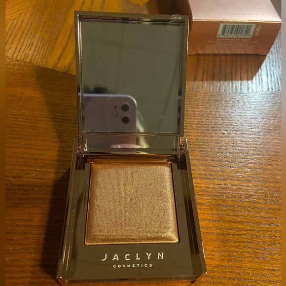 Jaclyn Cosmetics Accent Light Highlighter - Picture 2 of 6